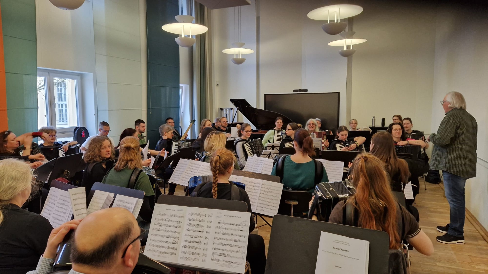 Orchester-Lehrgang mit Hans-Günther Kölz: Ein Akkordeonorchester spielt