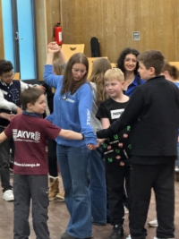 Gemeimschaftliche Spielaktionen der Jugendgruppen zum Kennenlernen untereinander unabhängig vom Musizieren.